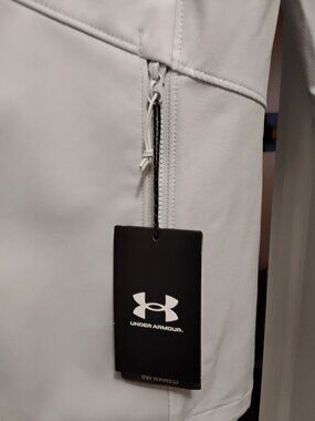 Under Armour new jacket suze meduim good price